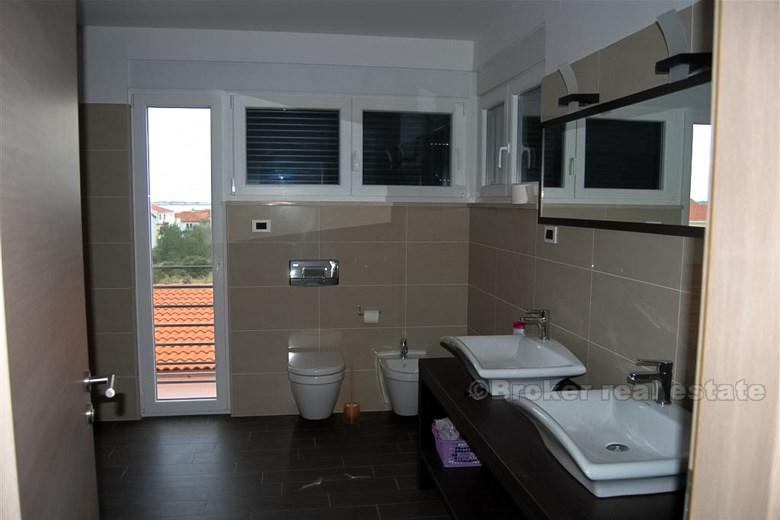 Nowo wybudowana, nowoczesna willa, na sprzedaż