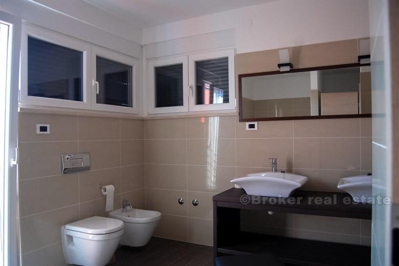 Nowo wybudowana, nowoczesna willa, na sprzedaż