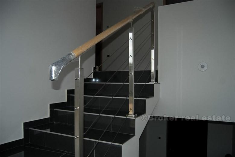 Nowo wybudowana, nowoczesna willa, na sprzedaż