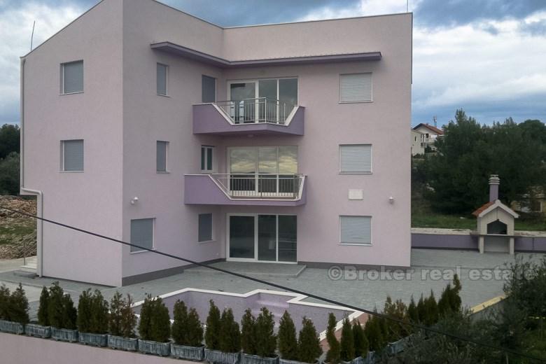Maison familiale avec trois appartements, à vendre