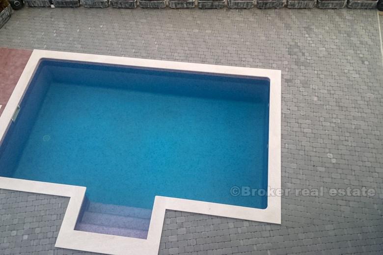 Maison familiale avec trois appartements, à vendre
