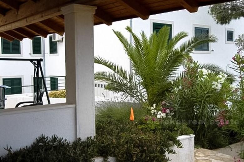 Wohnung im Erdgeschoss, 80 Meter vom Meer entfernt