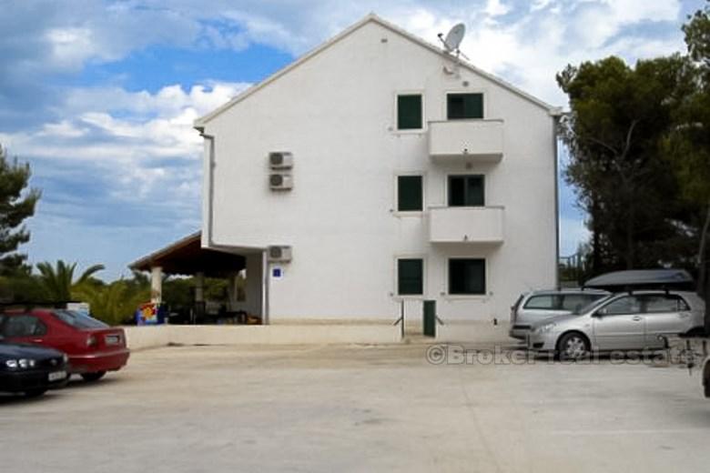 Apartmán v přízemí, 80 metrů od moře