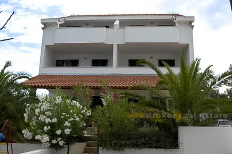 Appartement au rez-de-chaussée, à 80 mètres de la mer