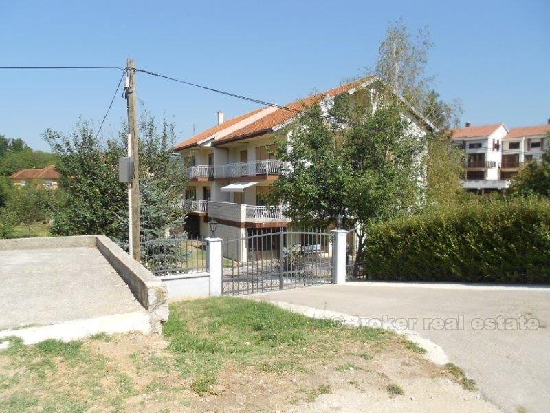 Dva identické domy na prodej