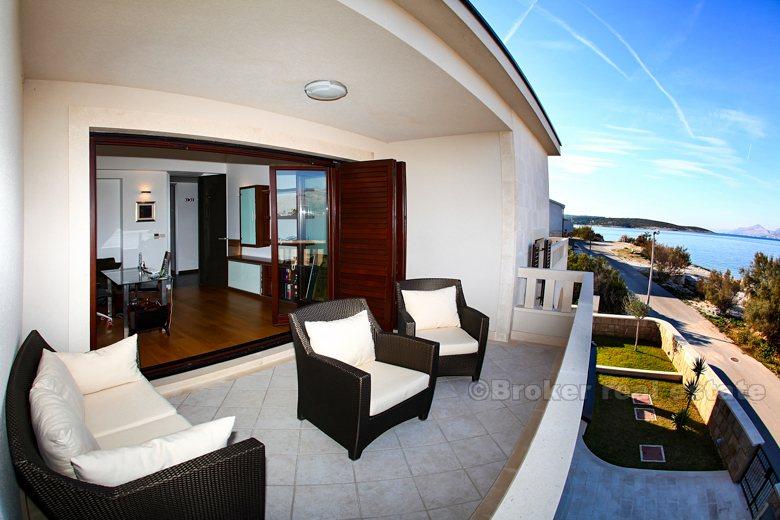 Villa arroccato in una splendida baia, in vendita