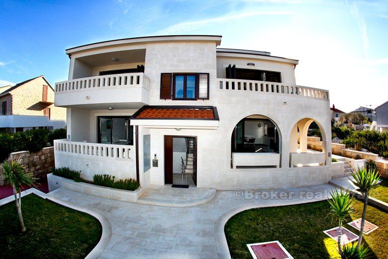 Villa perched in a beautiful bay, for sale