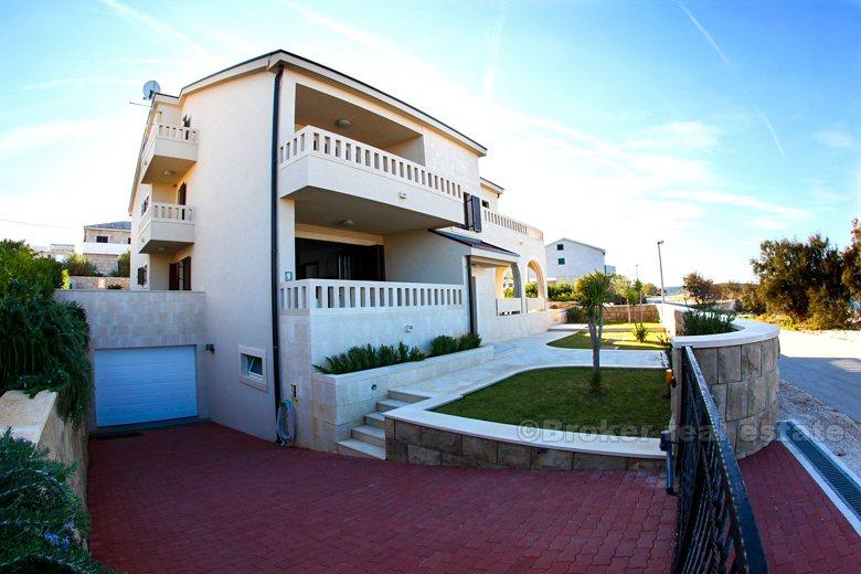 Villa perched in a beautiful bay, for sale