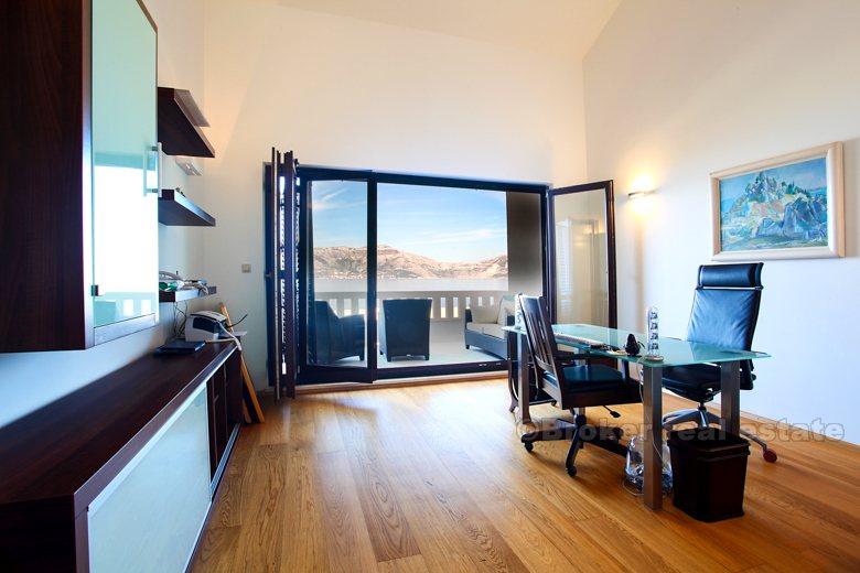 Villa perchée dans une belle baie, à vendre