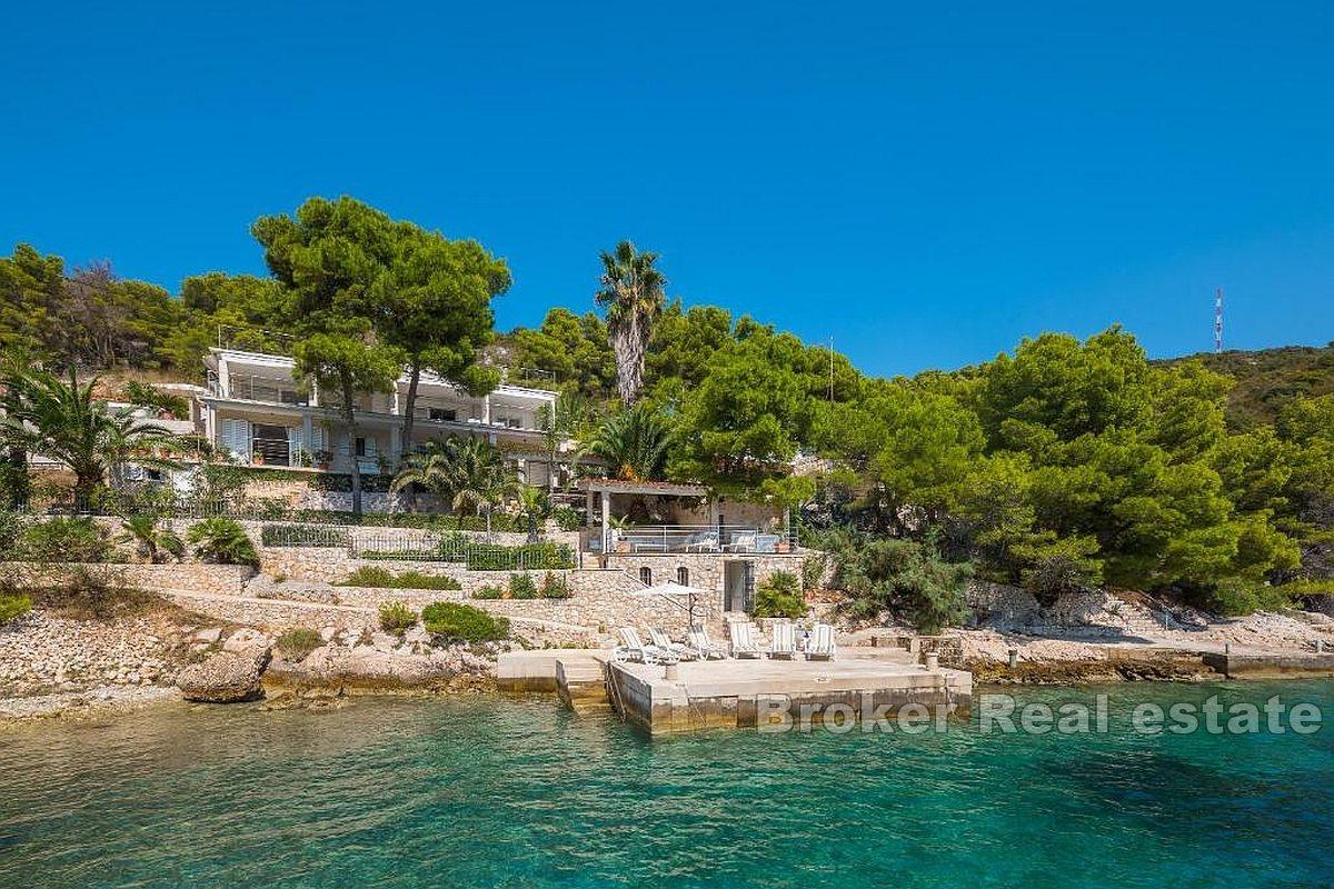 House / Villa on the sea, for rent