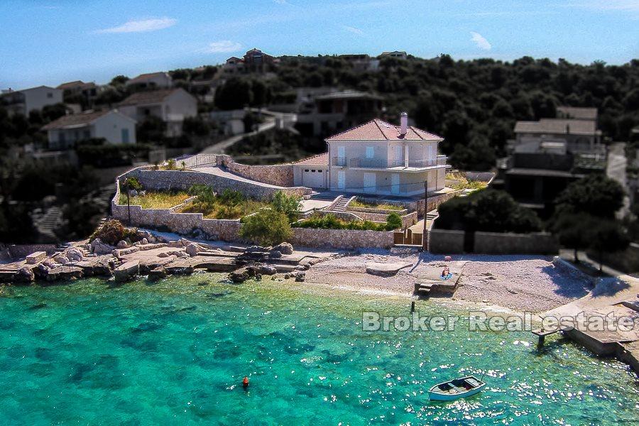 Attractive holiday house, at seafront, for sale
