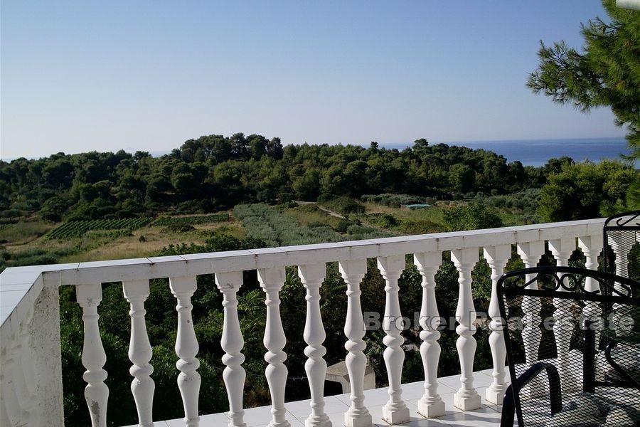 Apartment house with a spacious garden