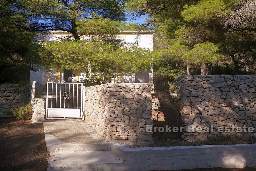 Apartment house with a spacious garden
