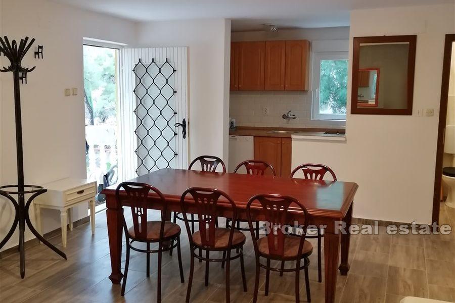 Apartment house with a spacious garden