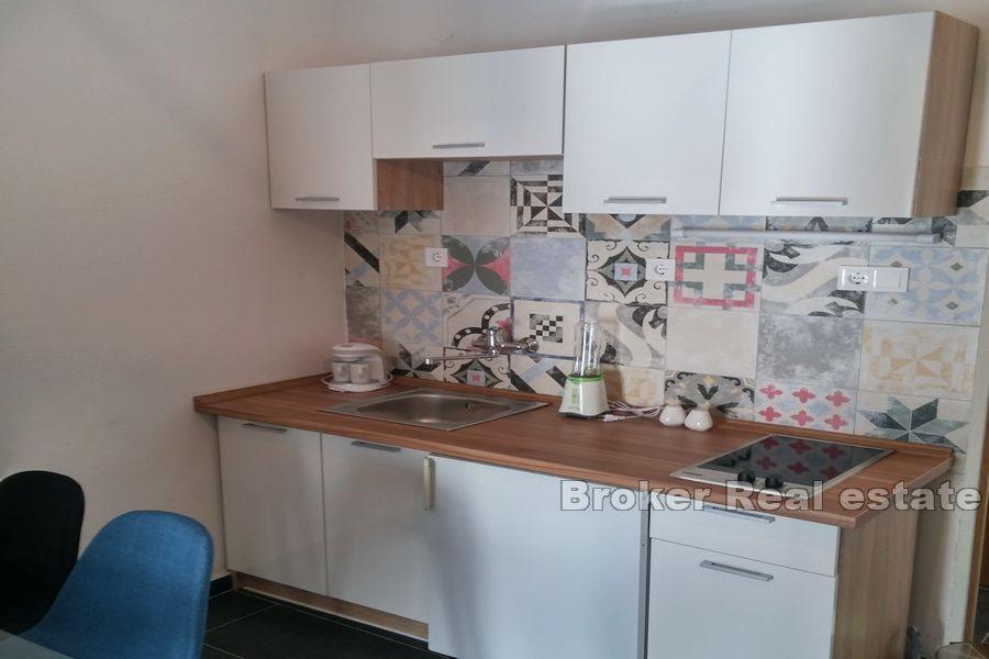 Apartment house with a spacious garden