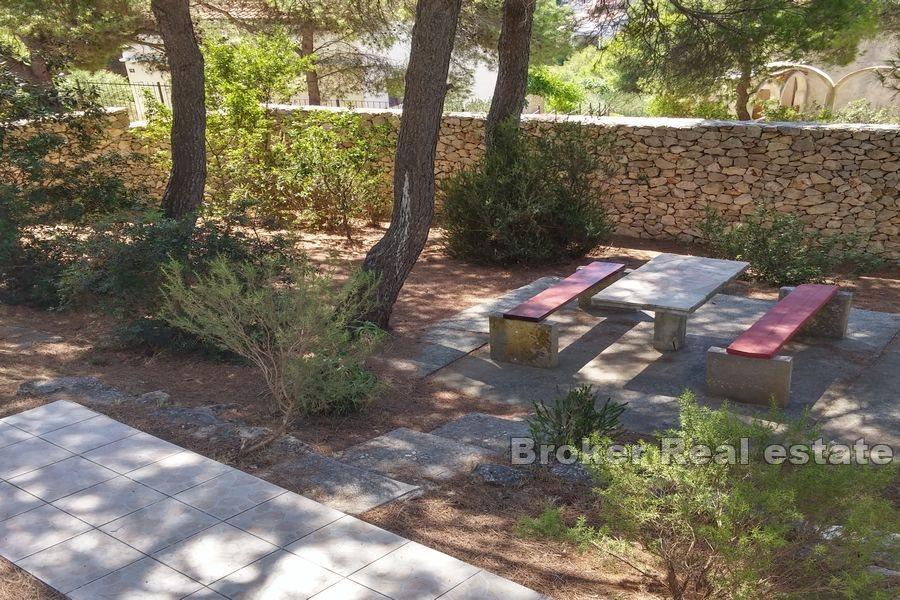 Apartment house with a spacious garden