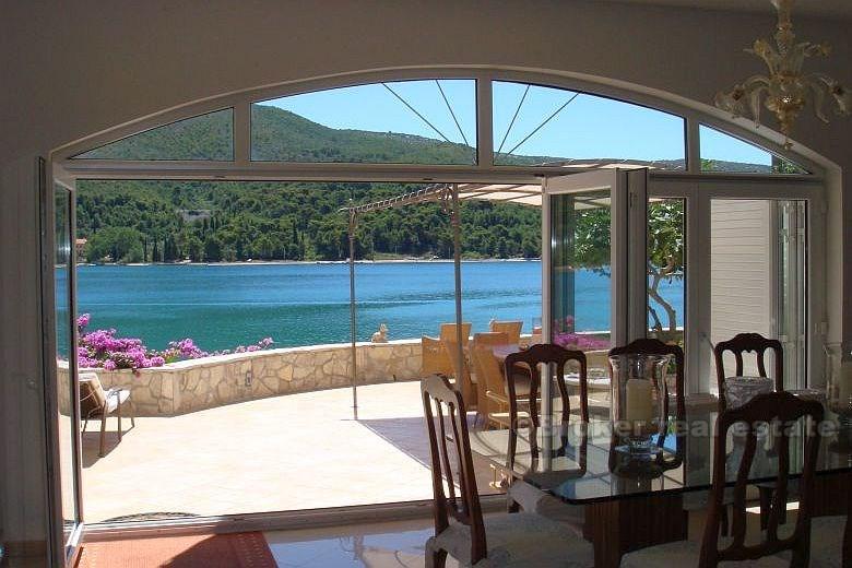 Vacker villa direkt över Adriatiska havet