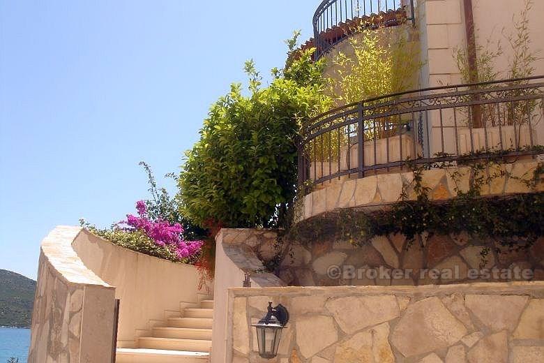 Belle villa directement au dessus de la mer Adriatique