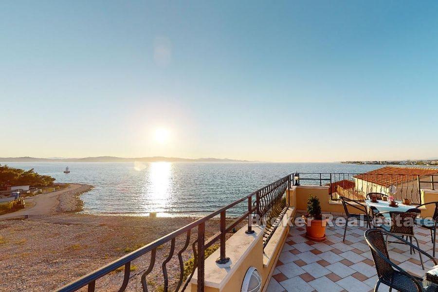 Apartmanska kuća s pogledom na more