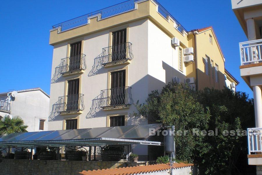 Maison d'appartements avec vue mer