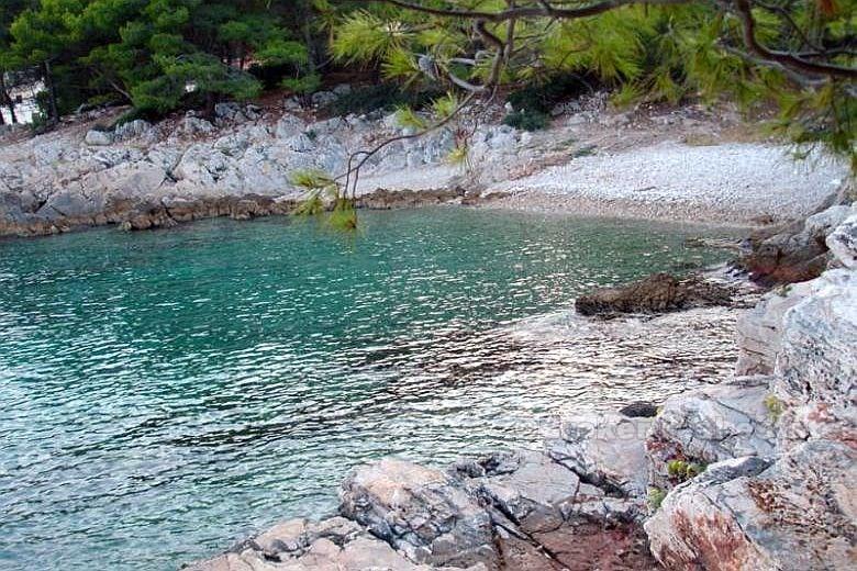 Красивый небольшой отдельно стоящий дом