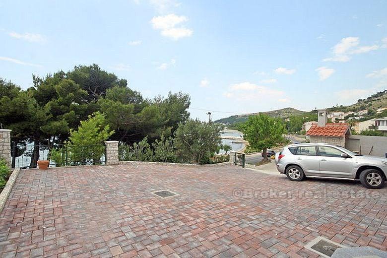 Möblierte und ausgestattete Villa