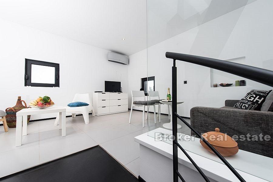 House overlooking the sea