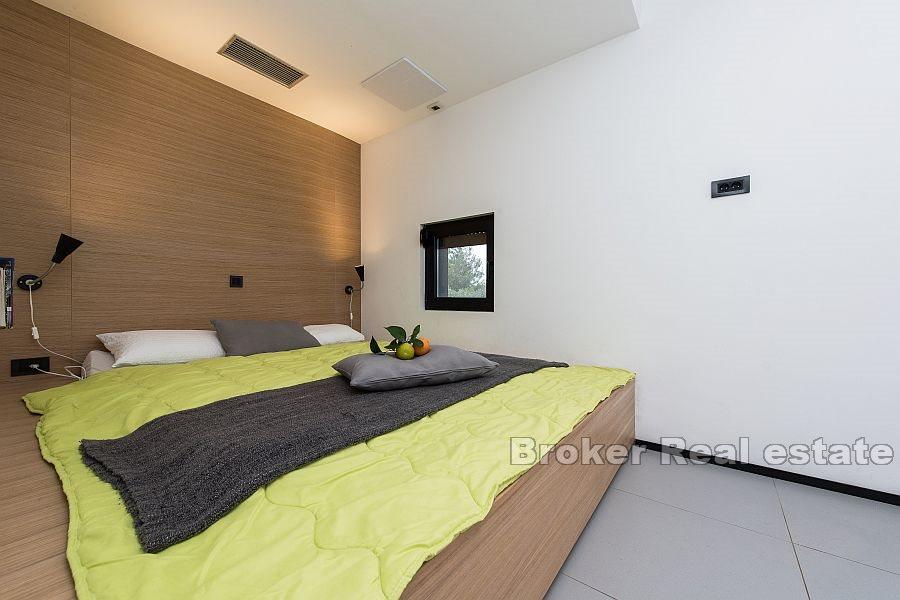 House overlooking the sea