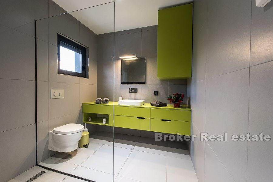 House overlooking the sea