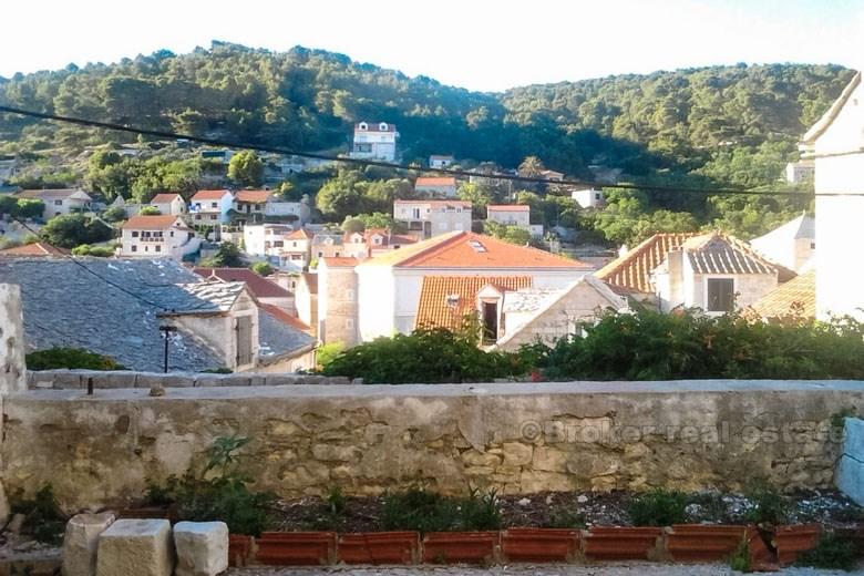 Stara mediteranska kuća za adaptaciju, na prodaju