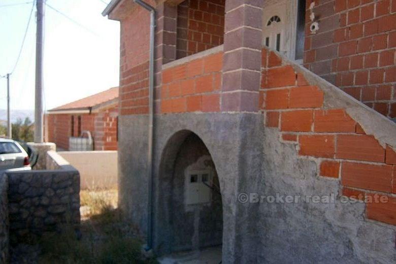 Maison / villa inachevée, avec vue sur la mer