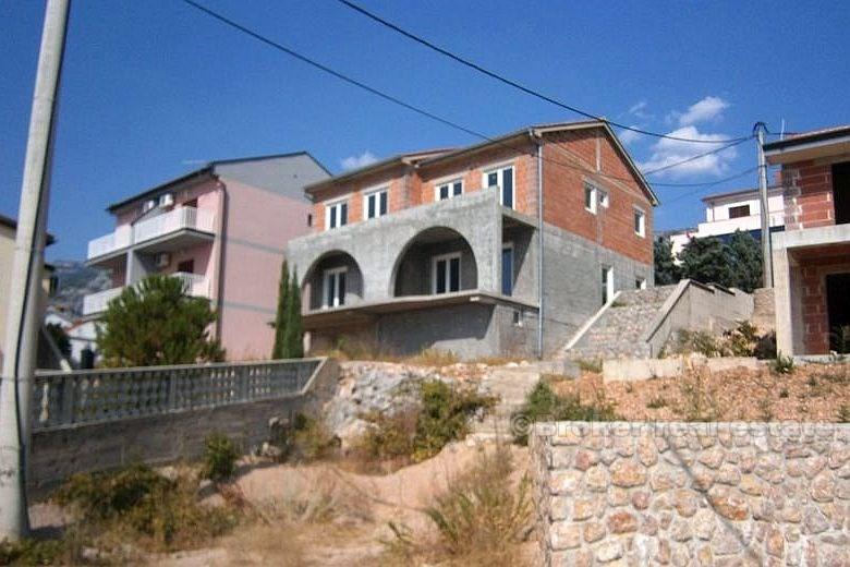 Maison / villa inachevée, avec vue sur la mer