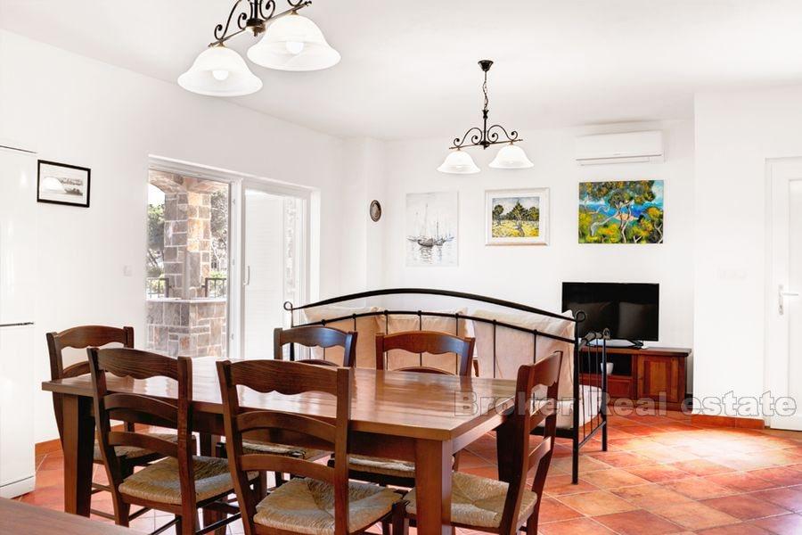 Maison neuve, première rangée à la mer, à vendre