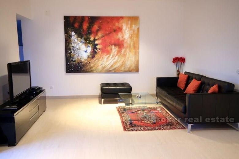 Роскошная вилла с бассейном, первый ряд от моря