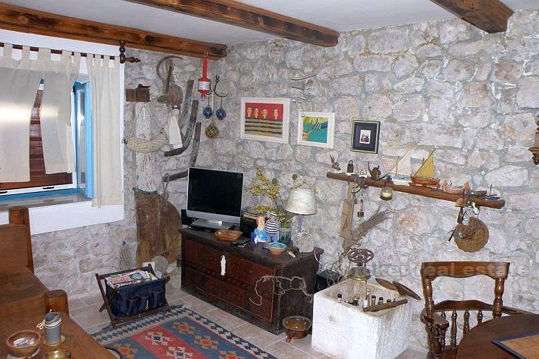 Maison en pierre dans le vieux centre de la ville, à vendre