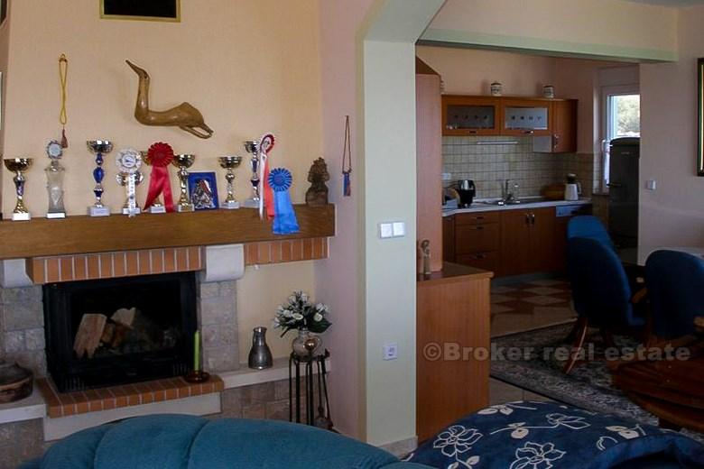 Samostojeća visoka prizemnica na prodaju