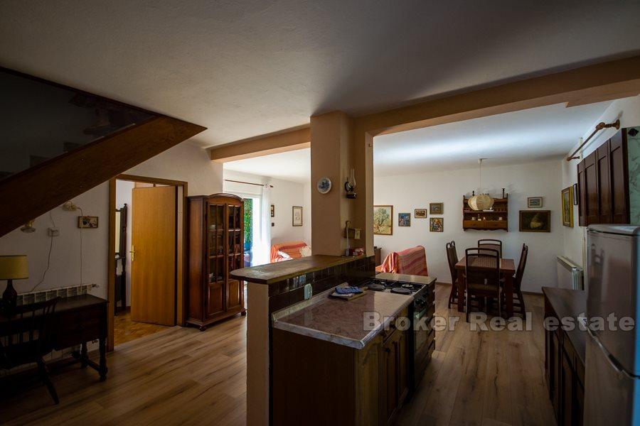 Haus in einem kleinen Dorf, zum Verkauf