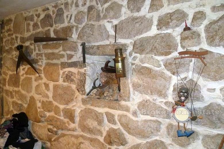 Maison en pierre dans un emplacement attractif