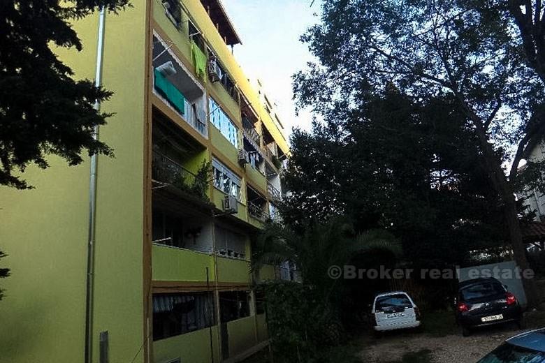 Odnowiony apartament z 2 sypialniami