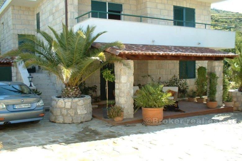 Zrekonstruovaná rustikální vila