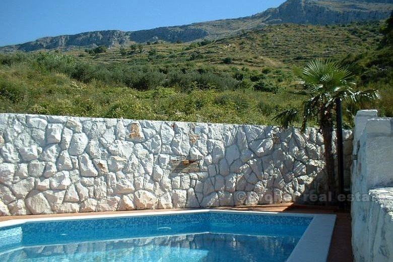 Zrekonstruovaná rustikální vila