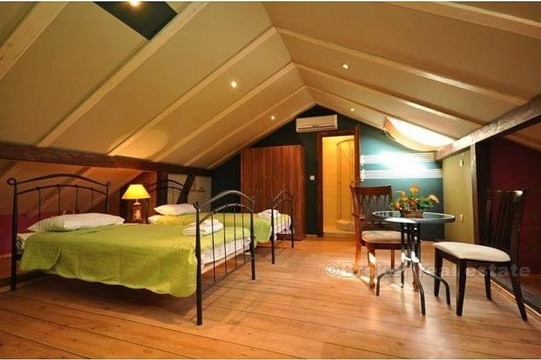Hotel / villa, for sale