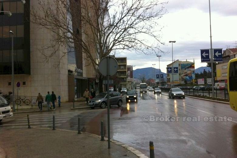 Magazyn / więcej miejsc parkingowych