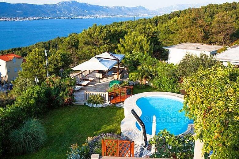 Haus / Villa umgeben von mediterranem Garten, zu vermieten