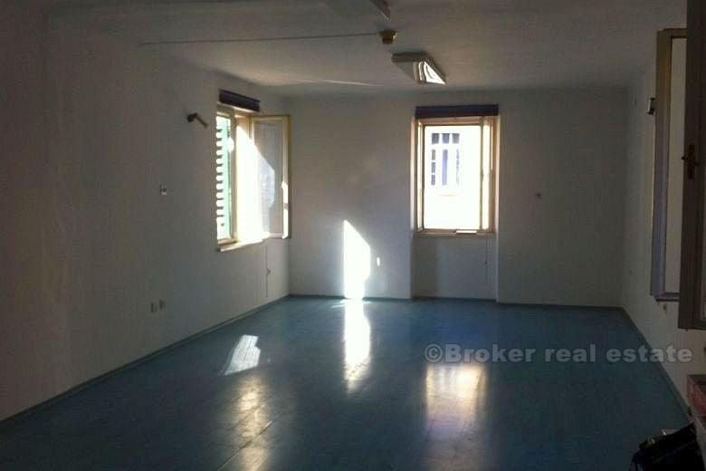 appartamento su due piani in una casa di pietra