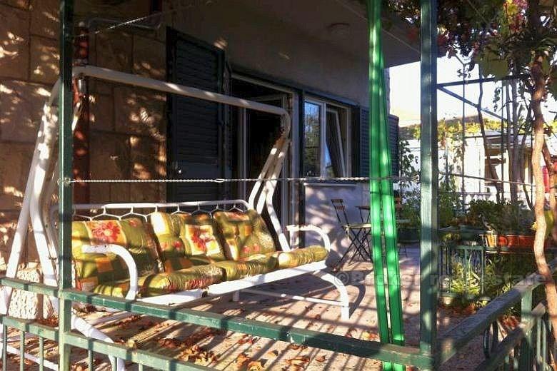 Stenhus i to etasjer