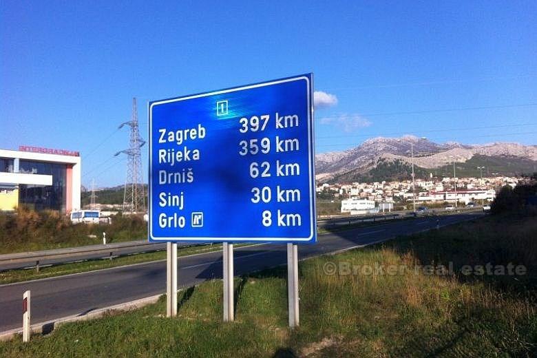 Spazio per uffici nella zona industriale, in vendita