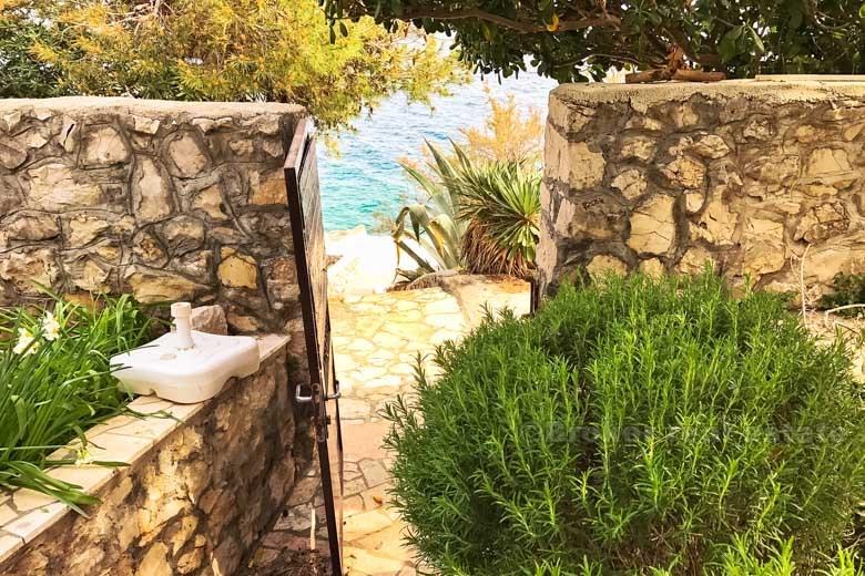 Bella villa in pietra, in vendita