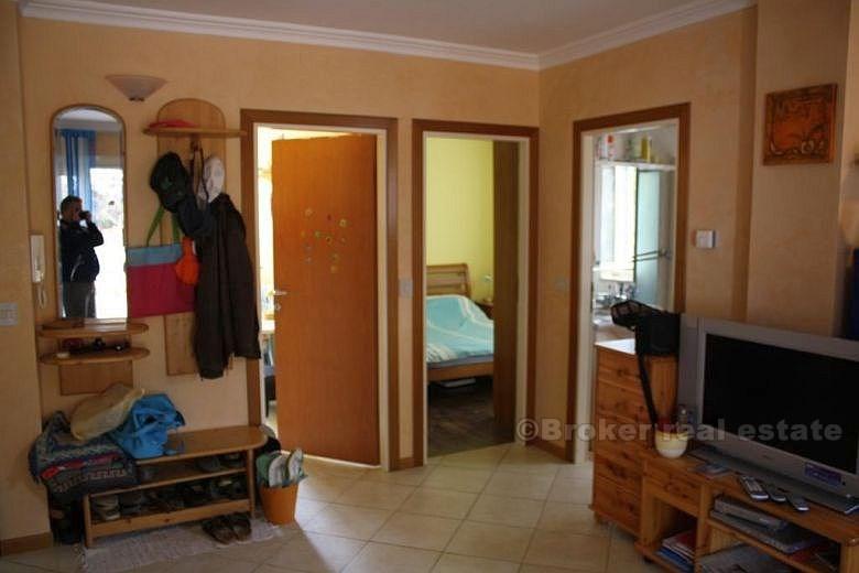 Belle station balnéaire près de la mer