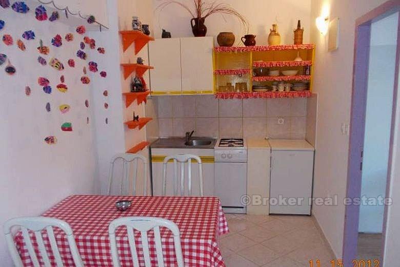 Bella casa con 10 appartamenti, in vendita